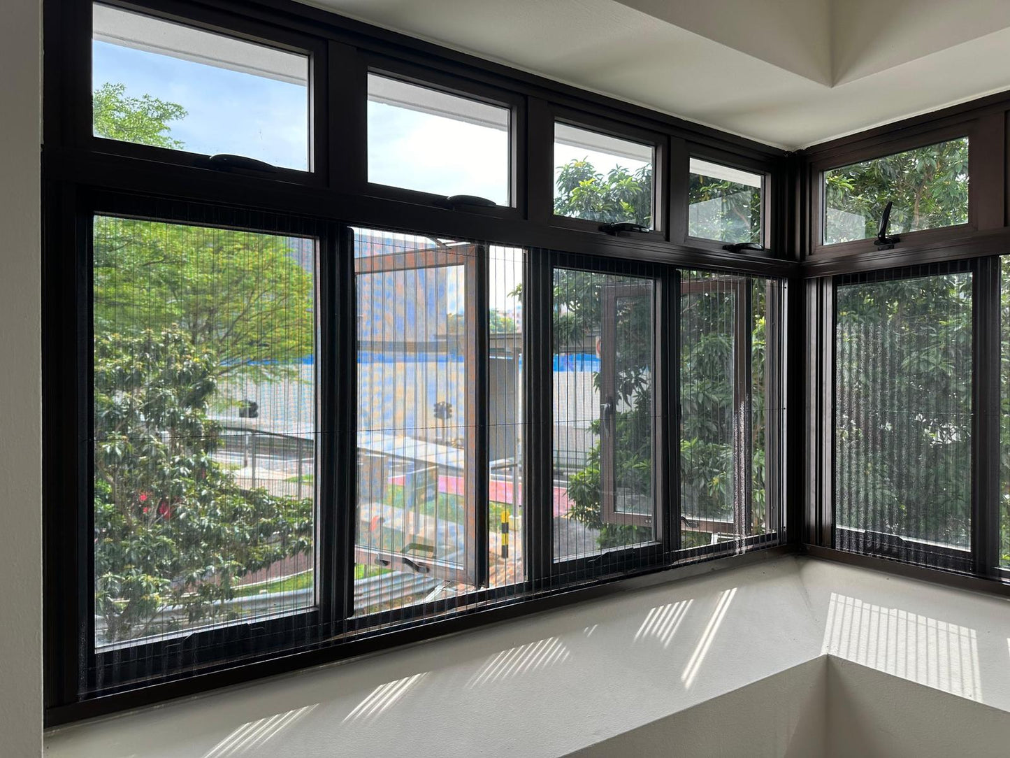 L-shaped window, mosquito mesh